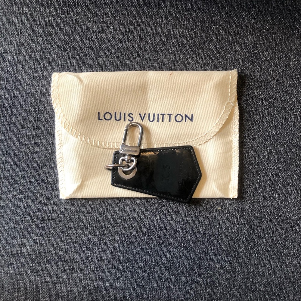 LV Black Leather Keychain - Picture 5 of 6